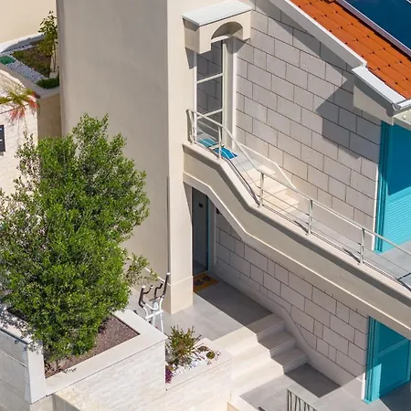 Casa Geni-heated Pool, 3 Bedrooms, Sea Views * Omiš